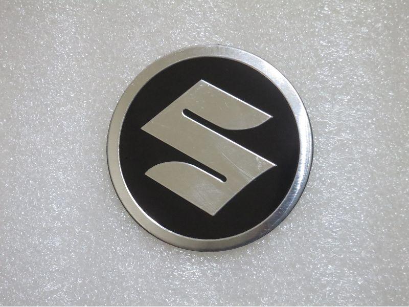 鋁貼 圓形 5.5公分 SUZUKI 品牌貼紙 標誌 鋁片 鋁標 車身 油箱 排氣管 反光片