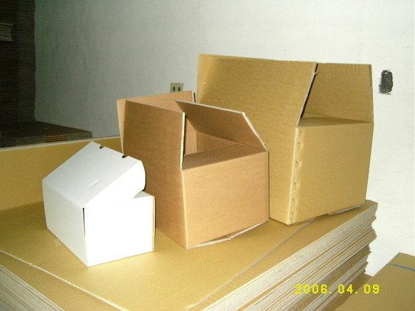 瓦楞紙箱.紙板~披薩盒、紙盒(桃園) 搬家有現貨. 配合工廠大量生產訂做各種尺寸