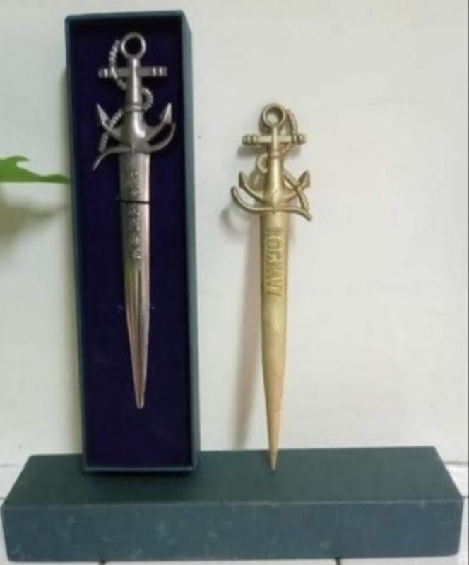 【免運費】（2隻合售）早期海軍紀念  銅製拆信刀和合金拆信刀2隻  ~