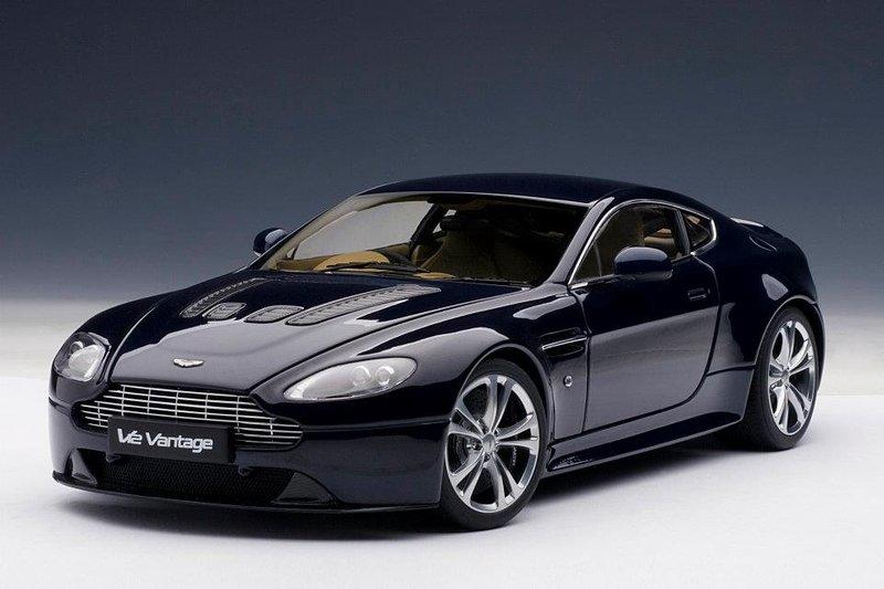 AUTOart Aston Martin V12 Vantage2010-