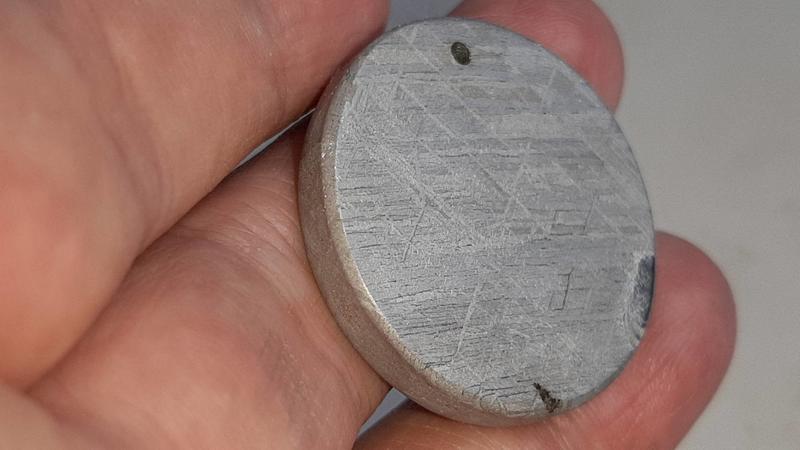 鎳鐵隕石盤墜gibeon天鐵盤墜直徑30厚4MM22.9克不漂亮的特別版