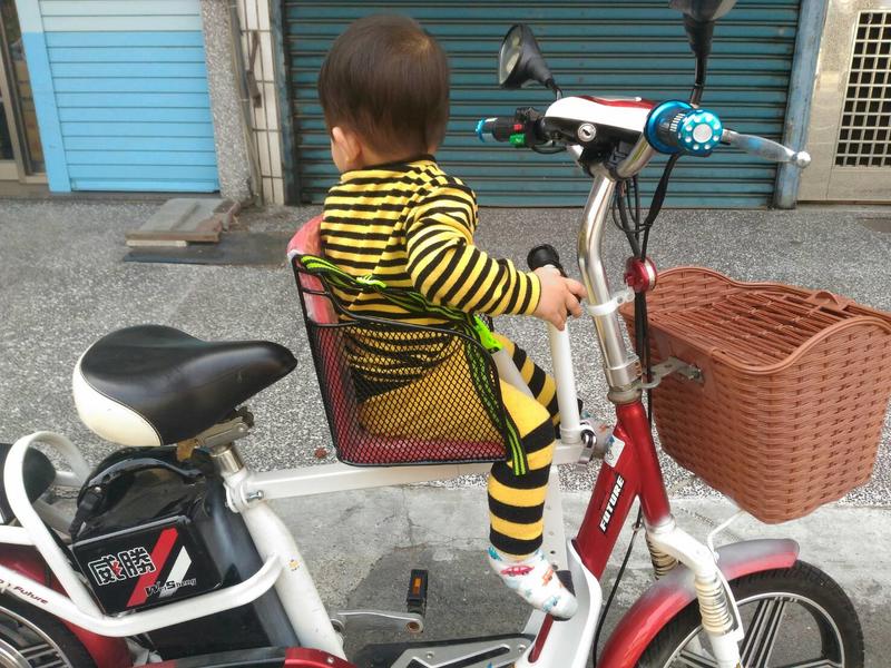 威勝 電動腳踏車兒童座椅 安全座椅 電動自行車 瑞峰快拆親子坐架 裝好的樣子