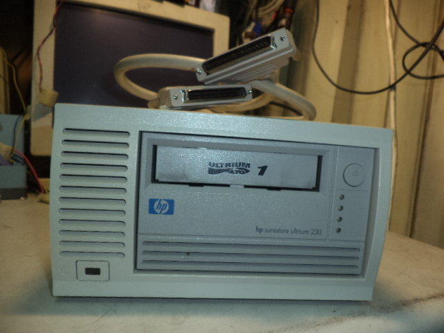 【電腦零件補給站 】 HP SureStore Ultrium 230 100/200GB 外接式 SCSI 磁帶機