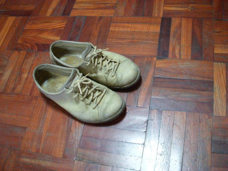 ecco 日本製 土黃色 女款 休閒鞋 真皮 包鞋 走路鞋 平底鞋 35號