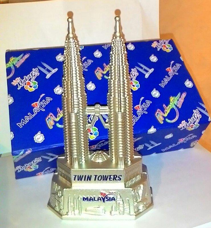 馬來西亞 雙子星大樓 MALAYSIA TWIN TOWERS 雙子星塔 模型 開瓶器 裝飾品 禮品 收藏 擺飾