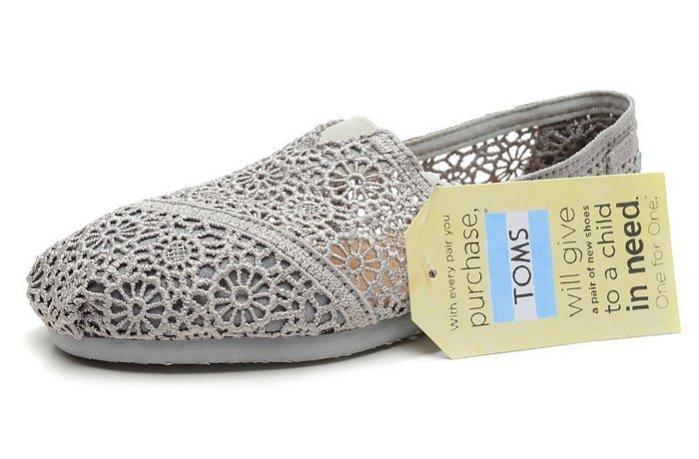 正品TOMS專賣 A&T美國品牌TOMS帆布鞋SilverMorocco Crochet蕾絲簍空款【灰】現貨+預購
