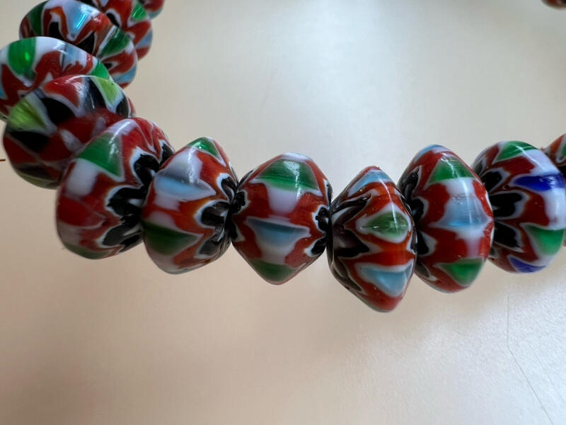 腕間藝術：純手工老琉璃手環，展現邊疆文化的神奇魅力