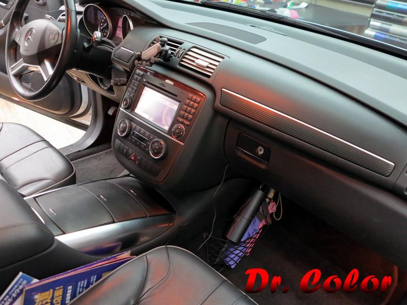 Dr. Color 玩色專業汽車包膜 M-Benz R350 內裝飾板包膜