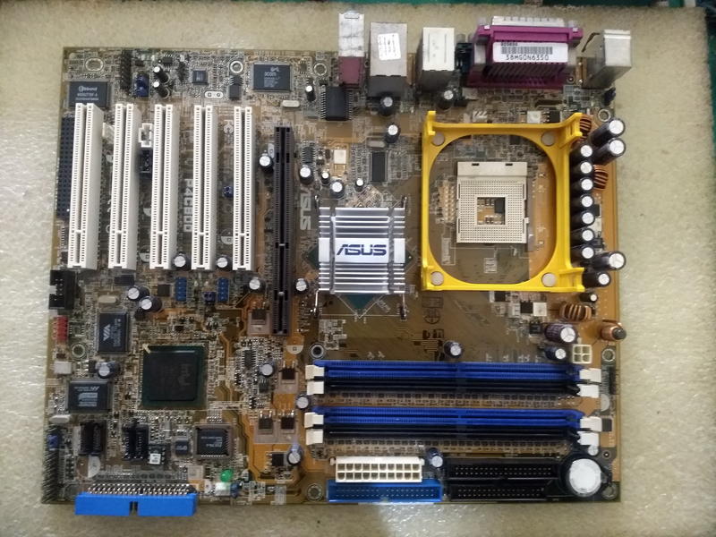 ASUS 華碩 P4C800 Deluxe 主機板，478腳位，DDR400，AGP 8X，RAID。二手良品，附擋板