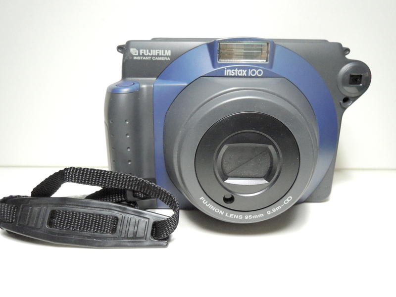 庫存[拍立得] Fujifilm Instax 100相機 影像尺寸: 62x99mm鏡頭: Fujinon 95mm光
