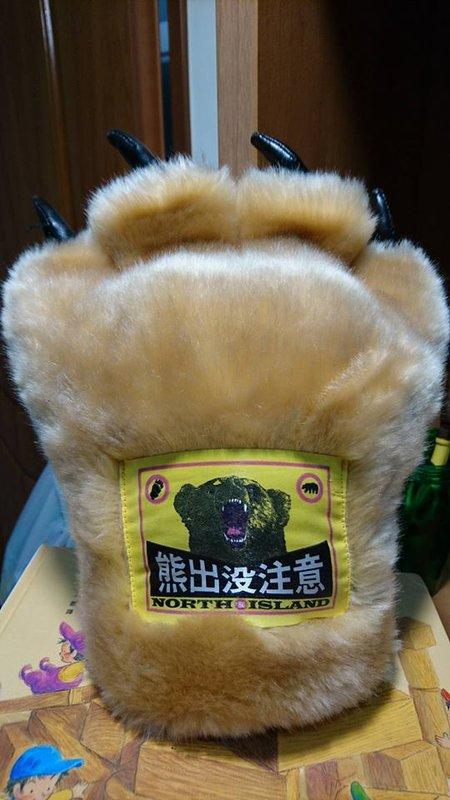 熊爪手套(黃款)(2年前在高雄壽山動物園所購買)