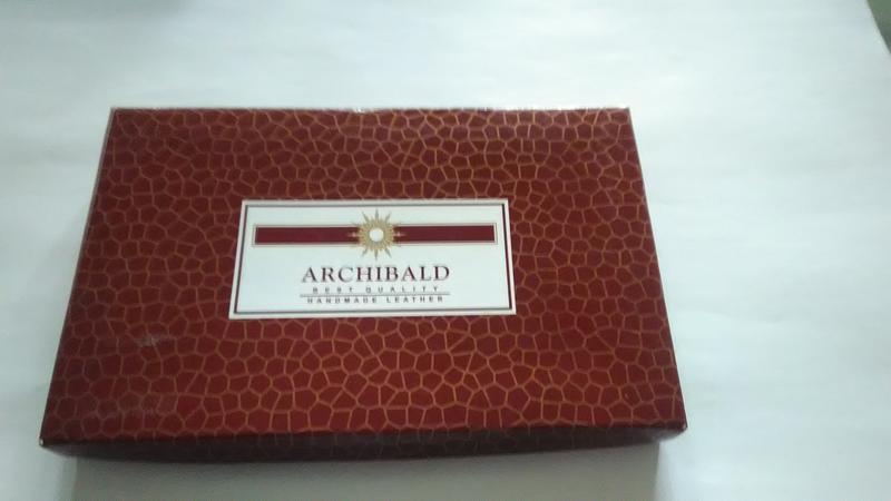 未使用過的ARCHIBALD 手工真皮皮夾，盒裝完整