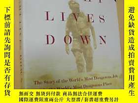 古文物英文原版罕見Eight Lives Down: The Story of the World&#39;s Most Dan 