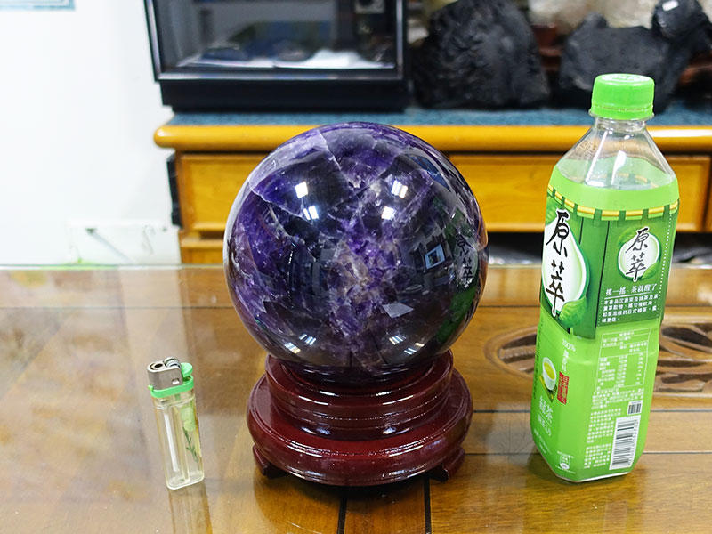 §能量礦石§ 少見大尺寸 紫水晶球 重4783g 直徑151.8mm 附球座