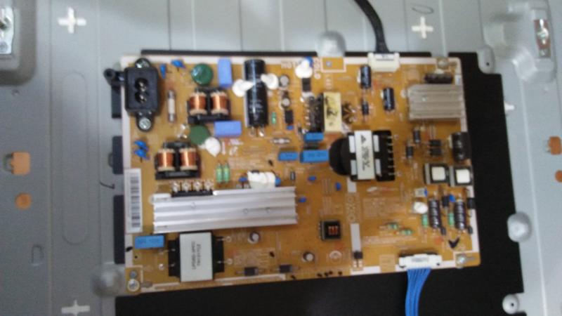 三星46吋LED液晶電視可連網型號UA46F5500AM面板破裂全機拆賣