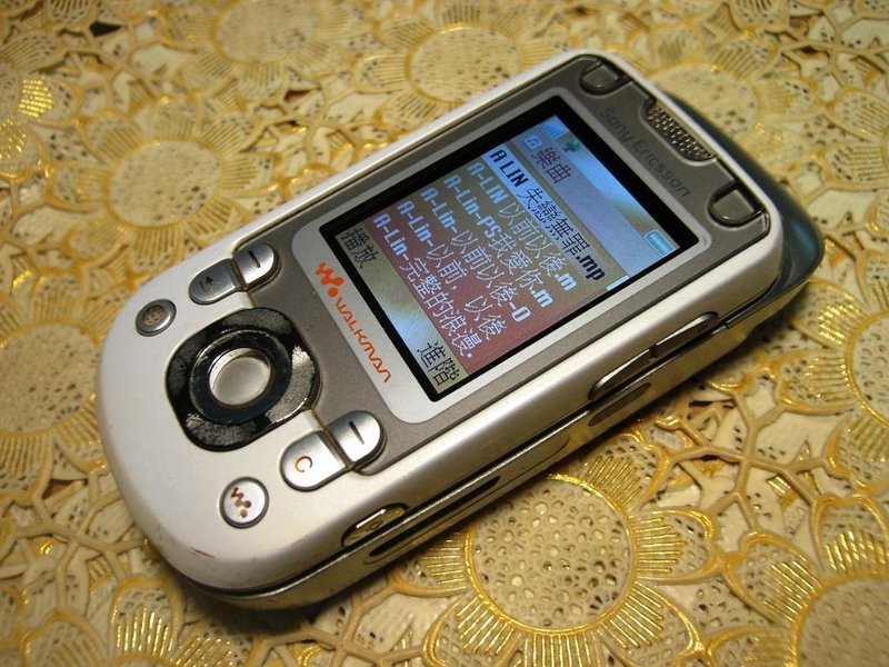 SONY Ericsson W550i 旋蓋式的音樂手機  亞太 GT 4G 通話可用
