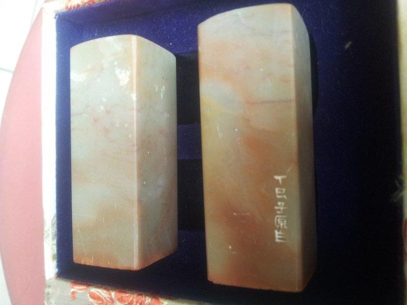 玉石印章一對 2.45 cm 正方 x 6.85 cm 高