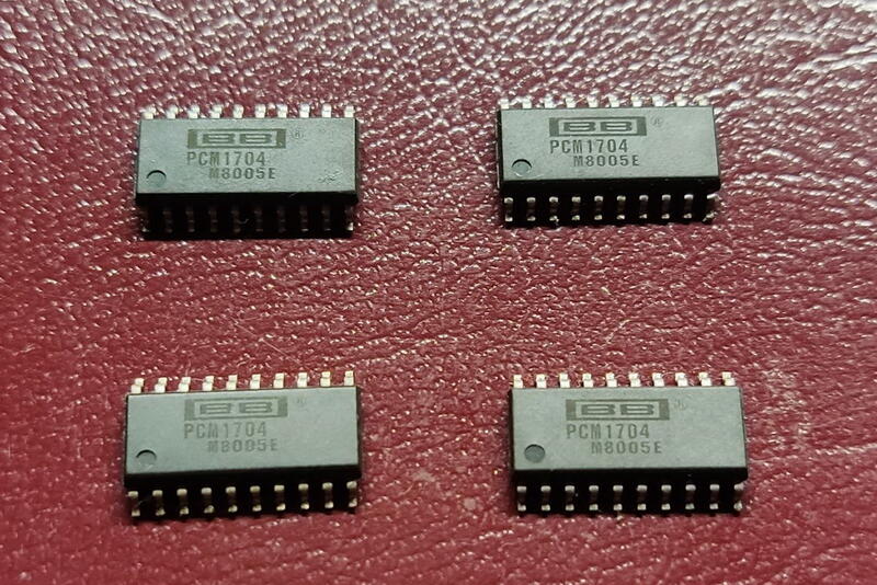 經典 R2R DAC晶片   PCM1704-U
