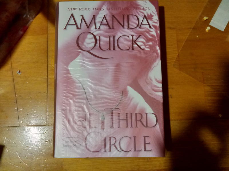 自藏書(精裝版)原文書【The Third Circle 】Amanda Quick 愛曼達·奎克