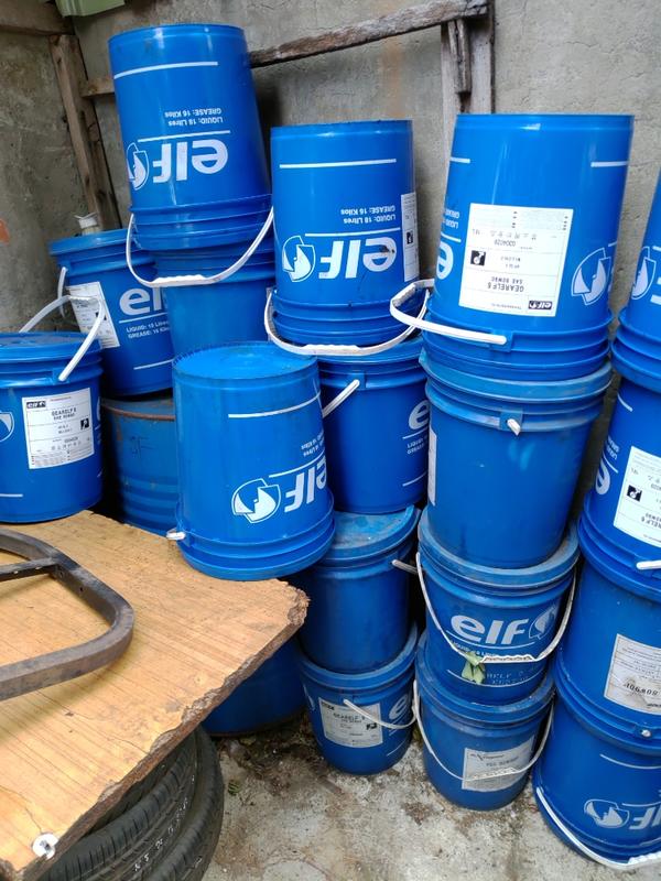 塑膠水桶  水桶 塗料桶 廚餘桶 塑膠提把 密封水桶 蓋子可拆開 20l 二手 中古 裝一次機油( 蓋子) 商品說明