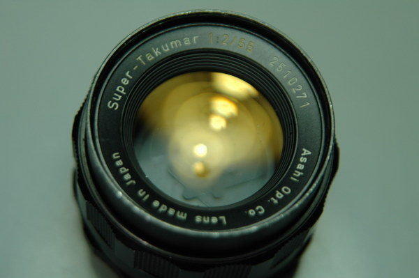 古典老鏡PENTAX SUPER-TAKUMAR 55mm f2 M42螺牙定焦鏡頭,專利的金黃色鍍膜漂亮,有光圈A/M的切換摯