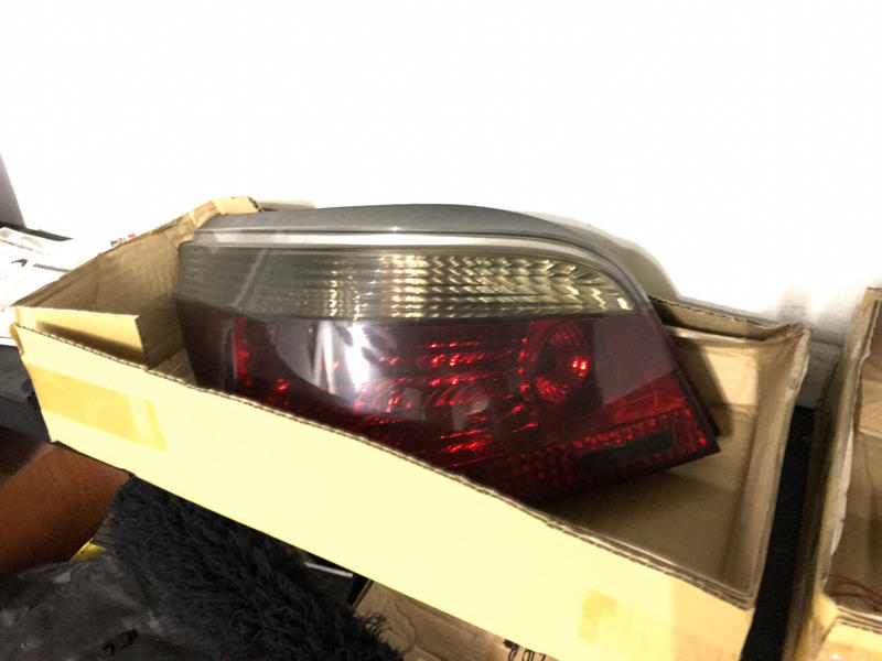 BMW E60 原廠燻黑尾燈
