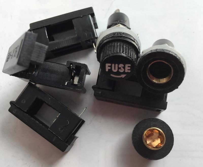 FUSE、BLX-A型 10A/250V AC 5X20mm 保險管座 玻璃管 保險絲座 熔斷器 --1拍6顆：30元.