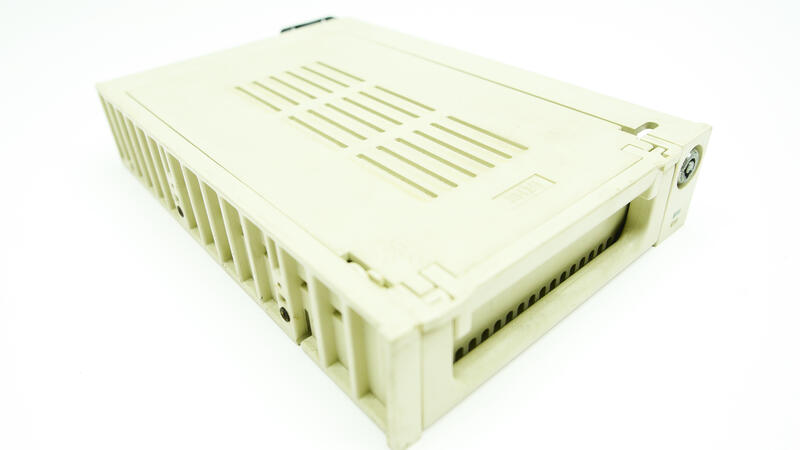 5.25" IDE硬碟抽取盒專業版(內含3.5" 內盒)有風扇