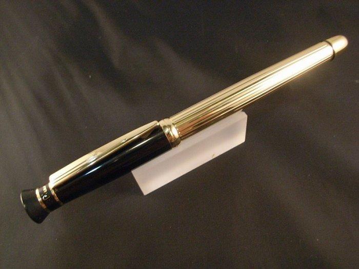 法國皮爾卡登Pierre Cardin 鍍金桿黑色烤漆蓋鋼筆18(非萬寶龍西華百利金St Dupont)