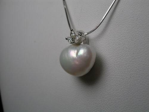 圓如玉珠寶------天然南洋白粉色心型變型珠.馬眼真鑽白K金墜