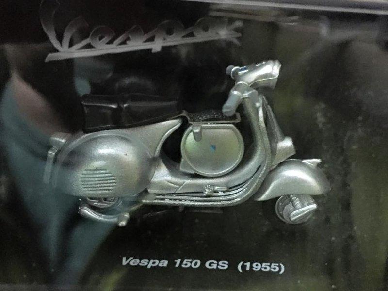Vespa 偉士牌 150 GS 1955 銀  比例 1/32 合金完成品