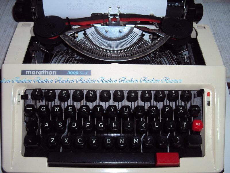 阿肯俗賣店---MARATHON 3000DLX英文打字機,附手提式外殼,使用正常 保存良好 色帶...-二手古董