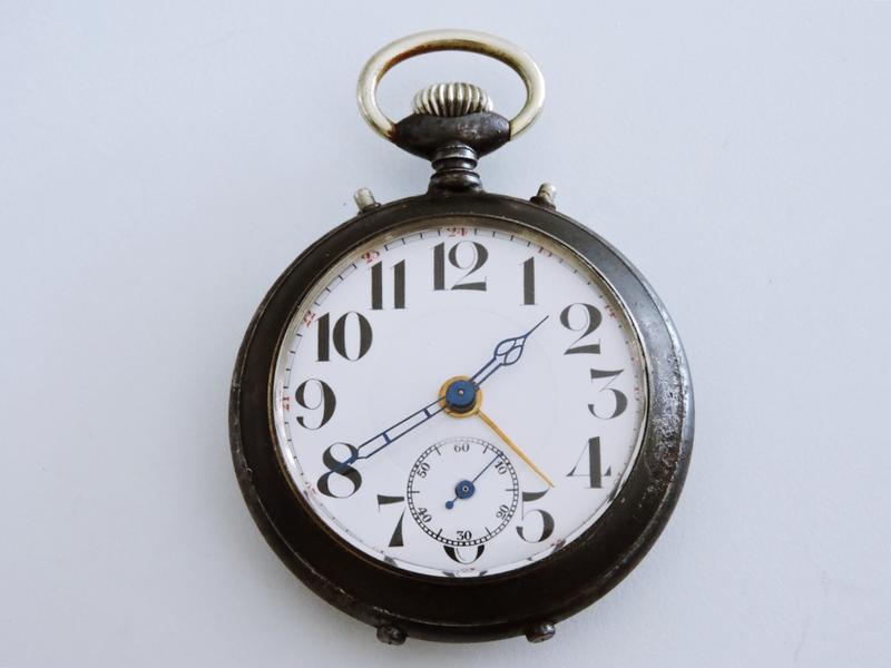 1920S原裝真品典藏 Junghans 容漢斯 (罕見)炮彈鋼殼琺瑯瓷面古董機械鬧鈴懷錶