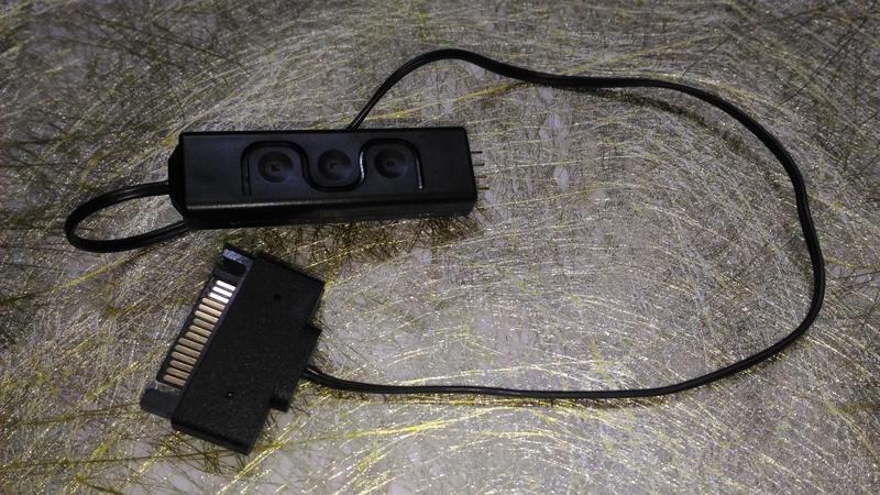 【歡迎 賣場多項合併寄件】【全新】簡易型RGB控制器 SATA電源 (3個按鈕) 黑色 ASUS 機殼配件