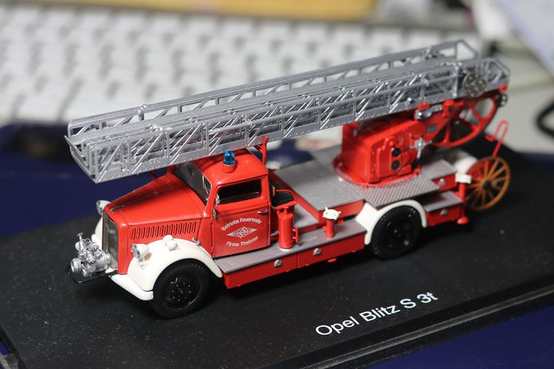 Schuco 1:43 Opel Blitz S 3t Fire Ladder Truck 消防車展示模型