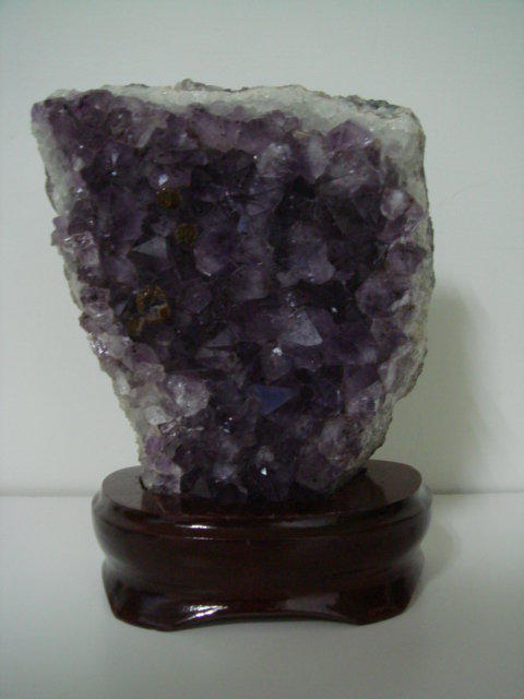 紫水晶(重量約1282g)~附木頭座