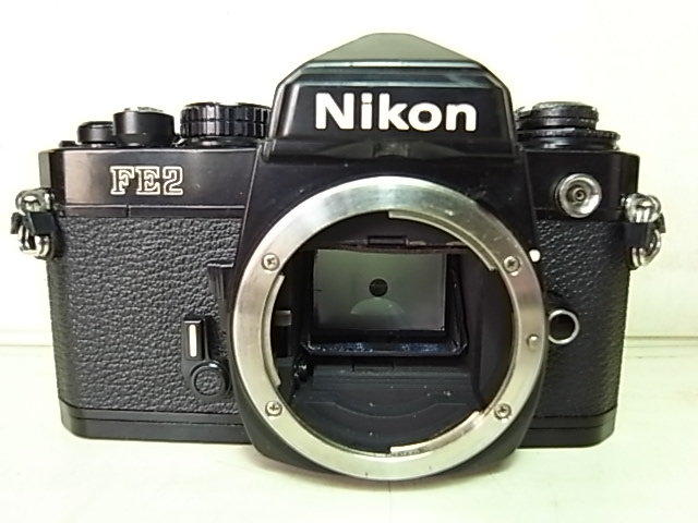 功能強大黑色Nikon FE2單眼相機,無碰撞掉漆有些許使用痕跡,具光圈優先自動曝光簡單的操作功能也可全手動操作光圈快門