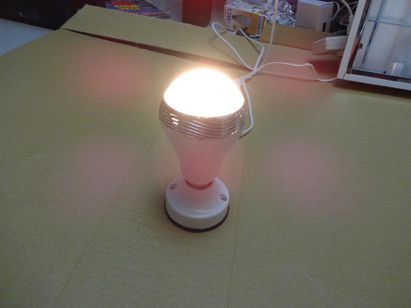 多功能智能無線LED燈泡 無線藍芽燈泡音箱 LED音樂燈泡音響喇叭 創意禮物 Apple Android