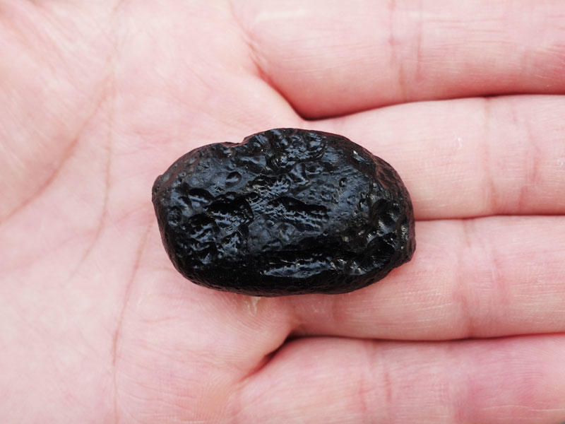 §能量礦石§ 泰國隕石Anda Tektite 安達玻璃隕石23.78克 類捷克隕石外型