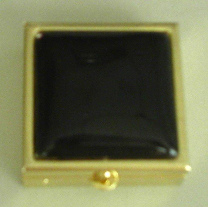 ~隨身煙灰盒 ~方形 長/寬: 4 公分 ~材質: 銅渡金 煙灰盒面貼黑瓷片