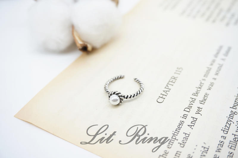 【Lit Ring】古銀麻花珍珠戒指。復古 仿舊 古銀色 編織 麻花 刻花 珍珠 開口戒指 可調式 活圍 飾品 禮物