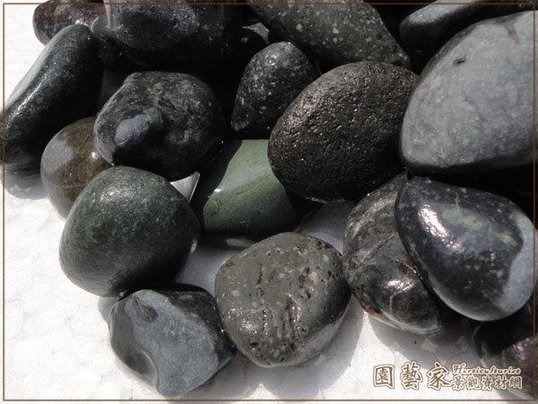【園藝家景觀資材網】◆天然黑卵石 黑色鵝卵石◆20kg裝︱免運費︱黑色石頭 園藝 水族石頭 花盆庭園鋪地石頭