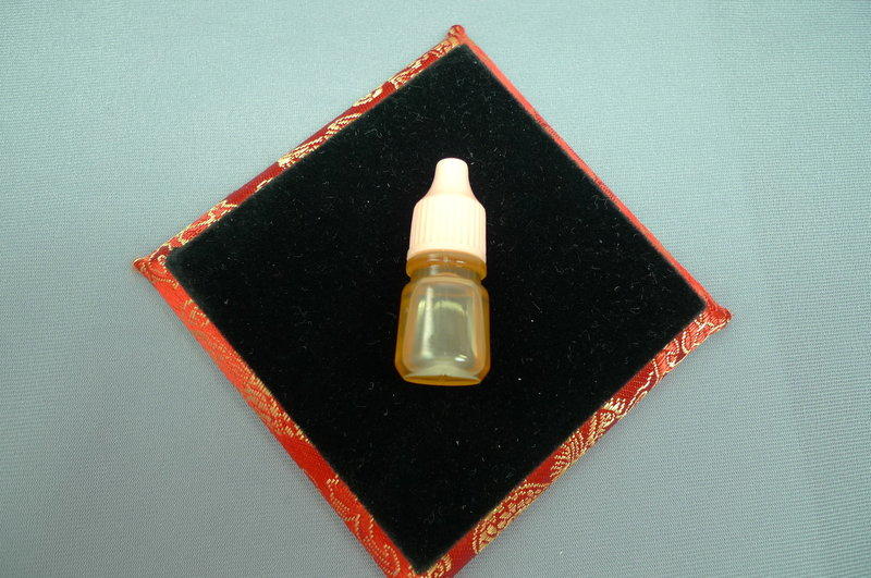 檀香油5 ml-佛珠保養-手珠佛珠，檀木珠，硨磲貝，天珠保養與淨化磁場皆可用