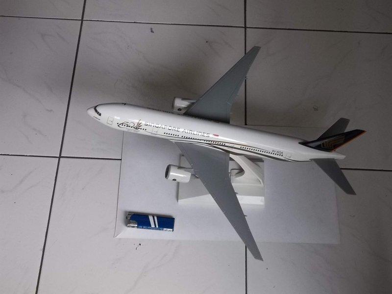 絕版大比例新加坡航空飛機模型(50週年紀念)