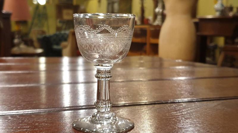 【卡卡頌  歐洲古董】法國手工老件  美麗古典雕刻花紋   高腳杯  水晶杯  g0557 