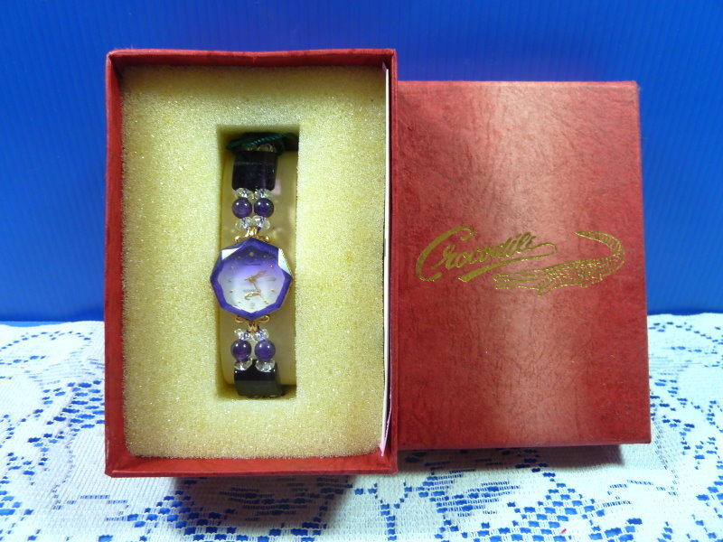 【水晶錶】全新 絕版  鱷魚錶 (八邊紫框白面) 水晶錶帶手圍可調整 附盒 尺寸:9*3.5*2.5㎝ 重量:90g 