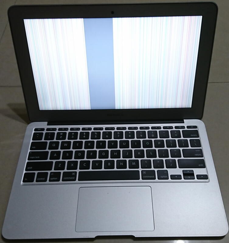 保羅電腦 Apple MacBook Air 11" 羽量輕薄機,可開機零件機,螢幕不良,外觀良好,請參考內容說明
