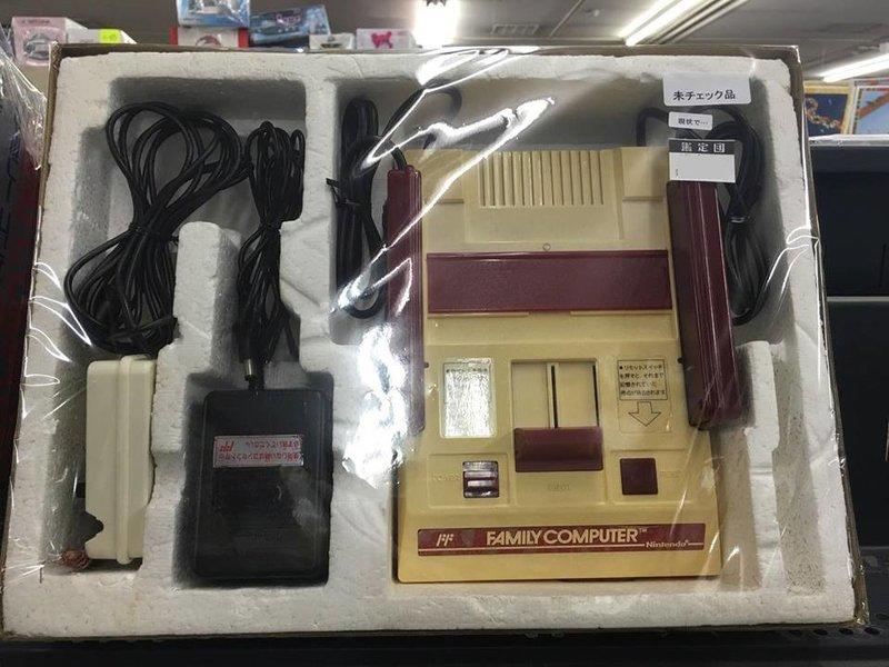 自有收藏 日本版 正宗任天堂官方 FAMILY COMPUTER 紅白機 為30年前中古機 非迷你復刻版