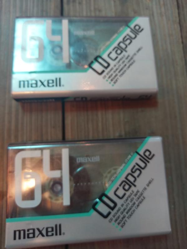 全新未拆Maxell盒式磁帶，CD膠囊 。兩片合售