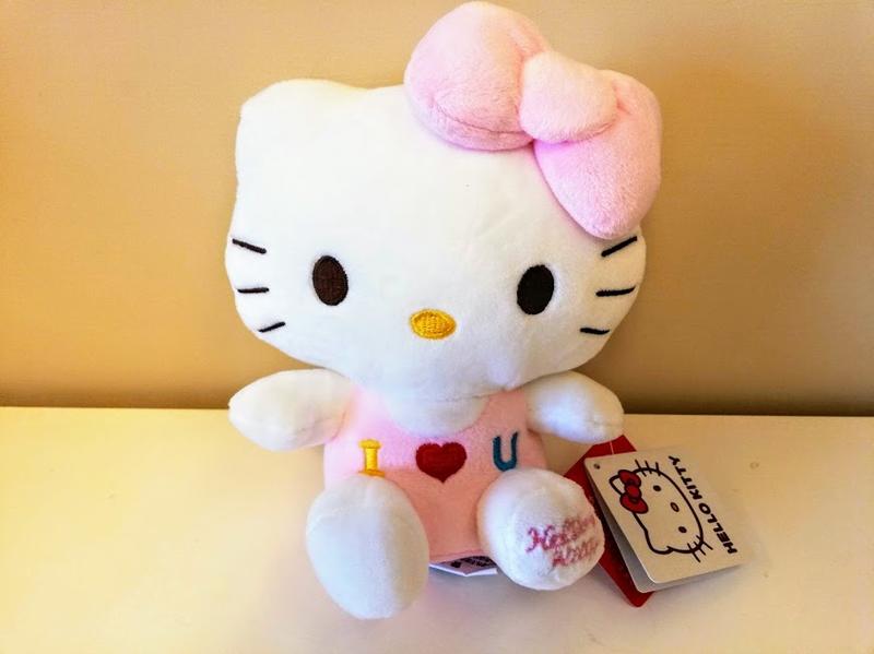 【Hello Kitty】SANRIO正版授權 可愛LOVE凱蒂貓 絨毛娃娃玩偶 20cm- 情人節聖誕畢業禮物
